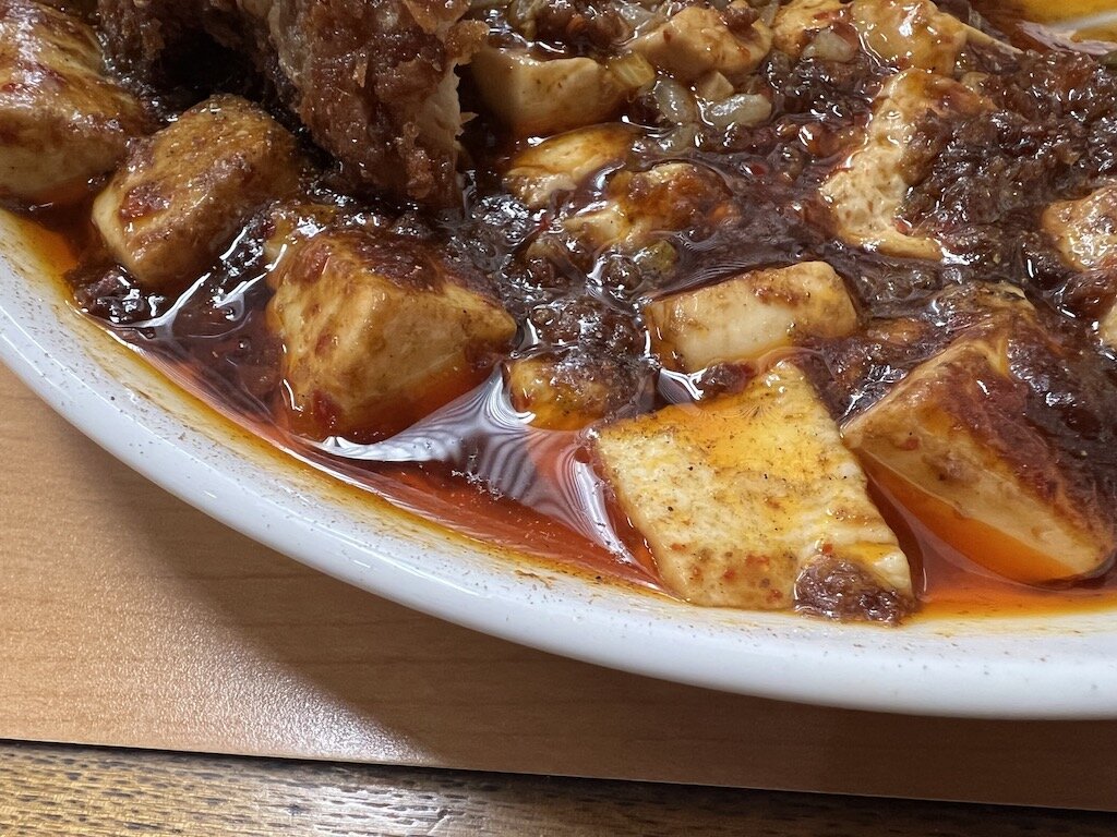 ほどよい辛さと甘みですいすい食べられる麻婆豆腐