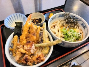 阪神西宮｜「えび天と三元豚と唐揚げの天丼」が至高！ 安くて旨くて...