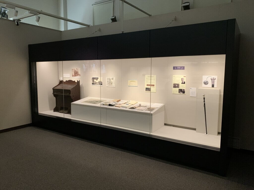 関西学院大学博物館の展示室2の様子