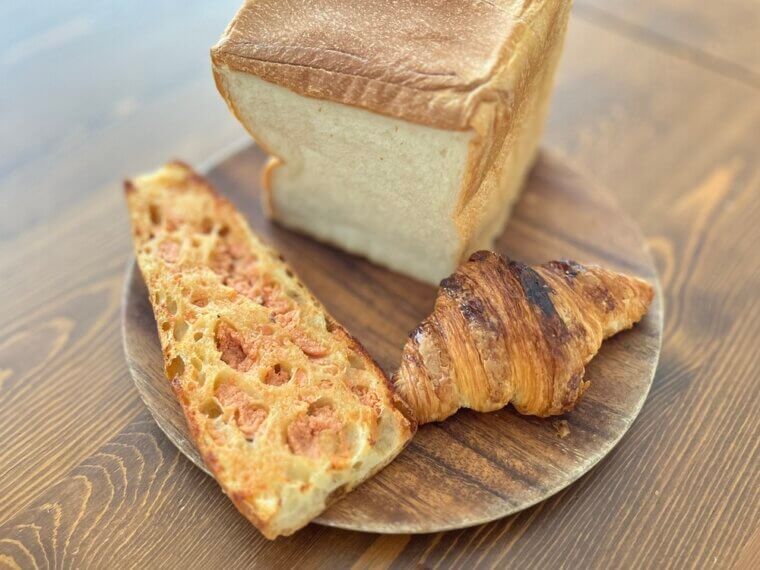 食パンとクロワッサンと明太子フランス