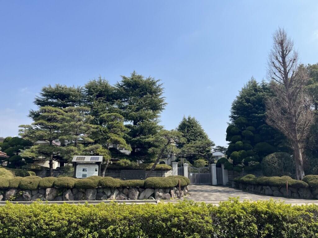 松山大学温山記念会館の外観