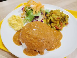 門戸厄神|日本では珍しいガンビア料理!未知の味わいを楽しめるス...