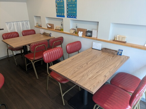 サ・イーヌテーブル席