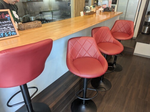 サ・イーヌカウンター席