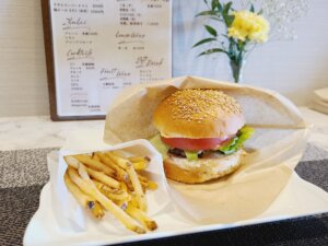 JR西宮｜肉感たっぷり！食べごたえ満点のハンバーガーランチ